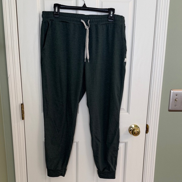 Vuori Pants - Vuori Women's  Green Jogger Pants with Light Drawstring
